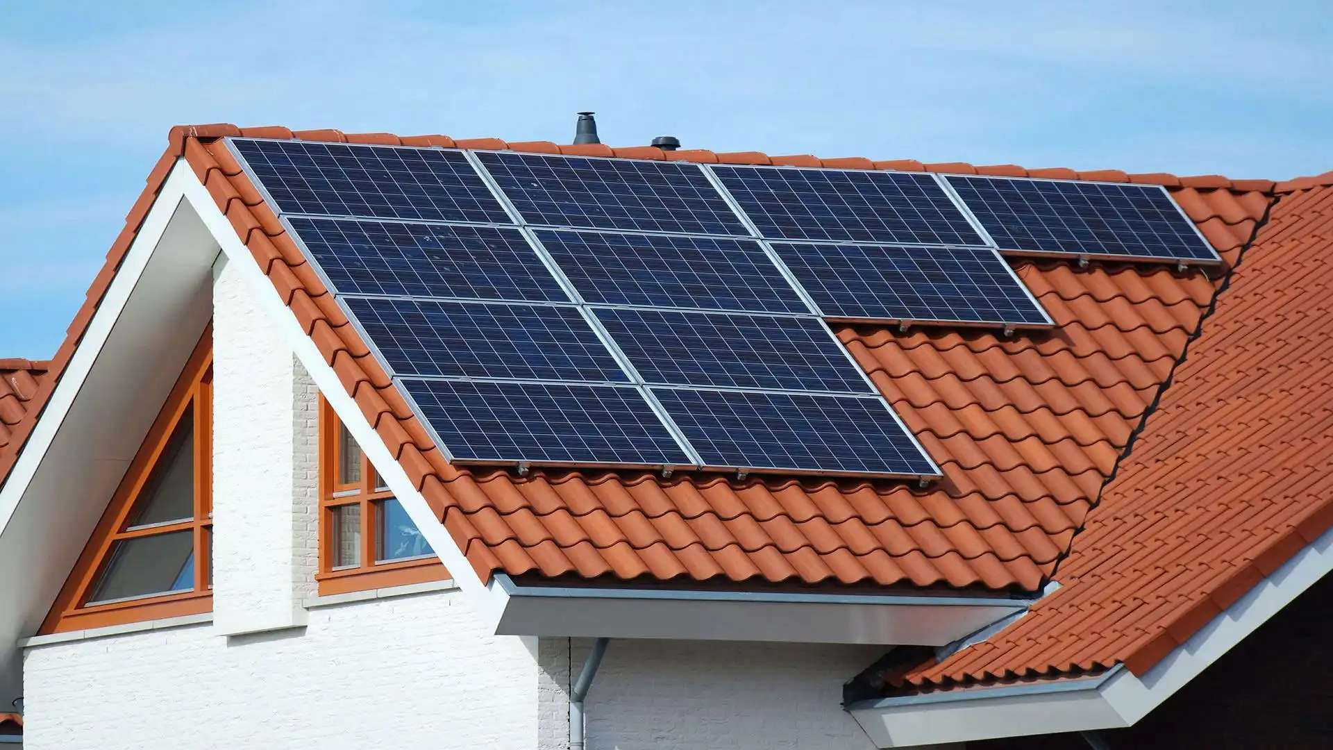 DO SOLAR PANELS SAVE PEOPLE MONEY?